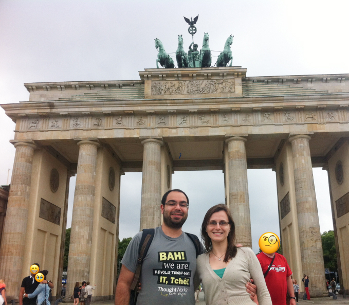 Elvio and Dani in front of the Brandenburg Gate